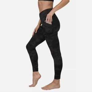 036 90 Degrees Black Camo Leggings